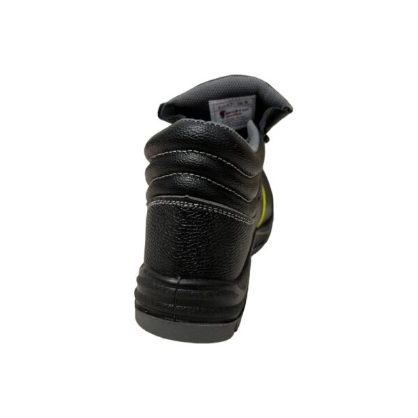 safety shoes in uae